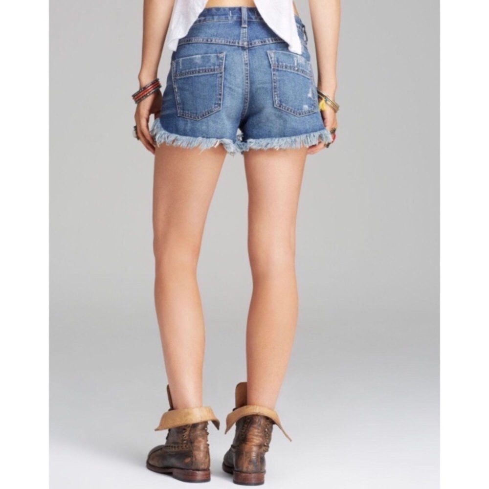 Free people dolphin hem distressed jean shorts - Picture 6 of 7